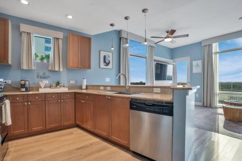 2 Bdrm Penthouse with Billiards photo 38