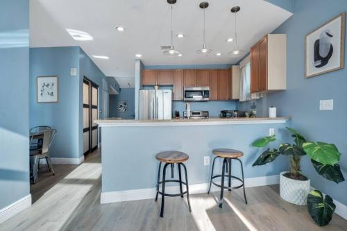 2 Bdrm Penthouse with Billiards photo 19