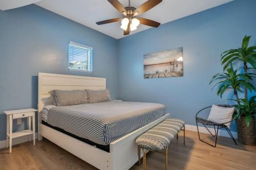 Ένα ή περισσότερα κρεβάτια σε δωμάτιο στο 2 Bdrm Penthouse with Billiards