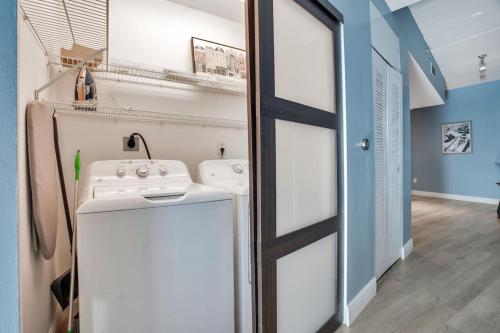 2 Bdrm Penthouse with Billiards photo 18