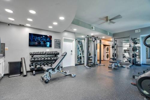 2 Bdrm Penthouse with Billiards photo 13