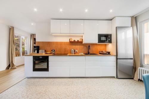 ATLAS beautiful 2-Bed Apartment near the Sea