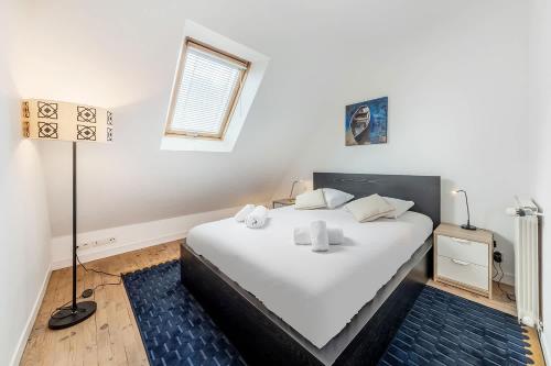 ATLAS beautiful 2-Bed Apartment near the Sea