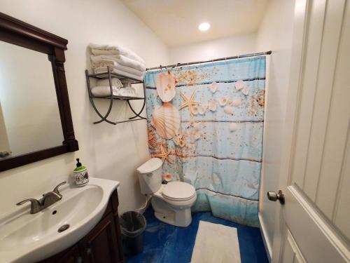 Et badeværelse på Downstairs studio on 13 st