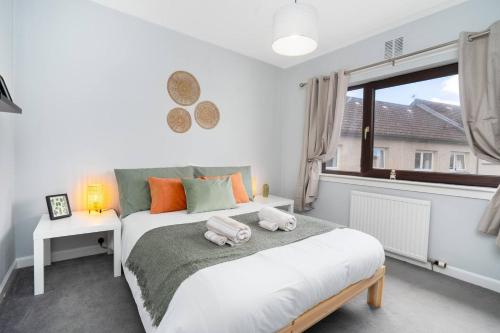 a bedroom with a bed with two towels on it at 110 Wardlaw Retreat-wifi-parking in Oakley