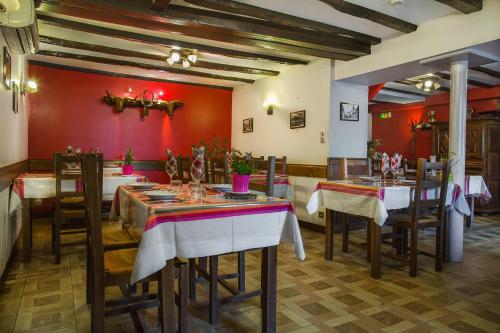 Εστιατόριο ή άλλο μέρος για φαγητό στο Logis Hotel Erreguina
