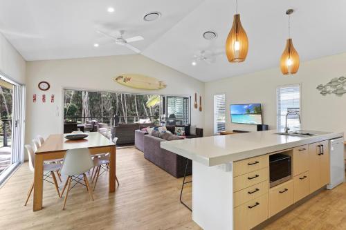 Una cocina o cocineta en Amiri Amity Point