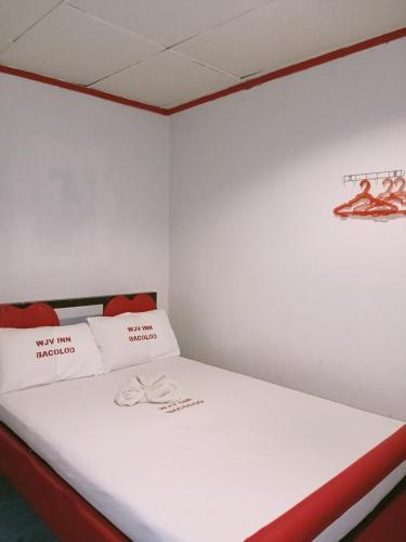 Ένα ή περισσότερα κρεβάτια σε δωμάτιο στο WJV Inn Bacolod II