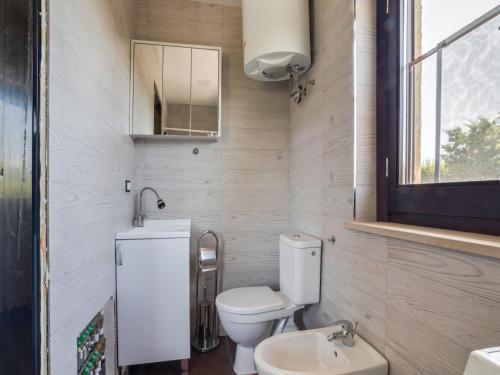 a small bathroom with a toilet and a sink at Villa in Nissoria with Private Pool in Nissoria
