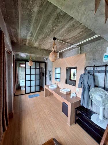 a room with a bed with a table and a mirror at ร่มการเวก เขาค้อ ROM KARAVEK Khao Kho Resort in Khao Kho