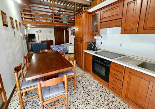 a kitchen with a table and a dining room at Dimora dei Consoli in Gubbio
