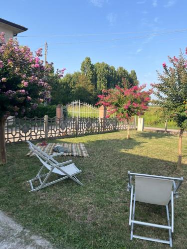 a table and a chair sitting in the grass at Il Tulipano - Villa con giardino in Bionde di Visegna