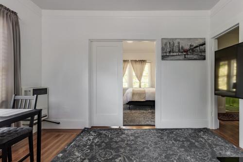 a living room with a door leading to a bedroom at 3 Berkeley - 1 Bedroom Apartment, with Laundry in Berkeley