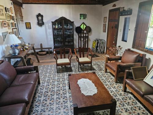 a living room with couches and chairs and a table at Casa Galeria in Pirenópolis