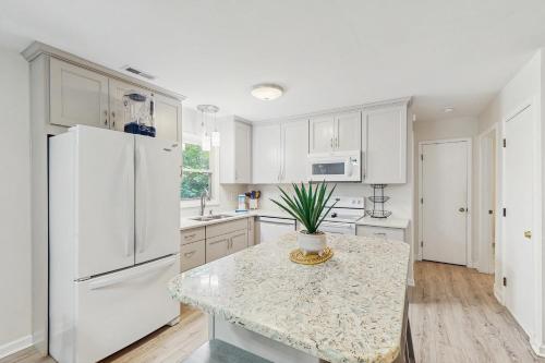 Una cocina o zona de cocina en Oaks by the Sea