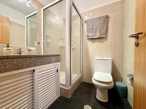 Ένα μπάνιο στο Pilar - rooms for rent