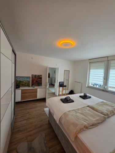 En eller flere senge i et værelse på Apartman Omerovic - Panon Centar Tuzla