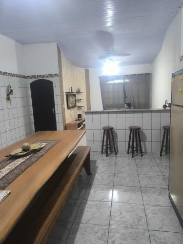 Dapur atau dapur kecil di Casa Com Piscina Completa Ilha Comprida