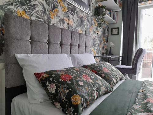Ένα ή περισσότερα κρεβάτια σε δωμάτιο στο Exceptional Bedroom with Dedicated Toilet and Shower Space
