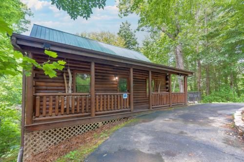 a cabin in the woods with a driveway at Rosey Bear cabin in Pittman Center