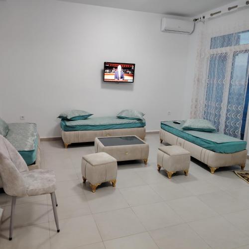 TV a/nebo společenská místnost v ubytování Joli apprtement ensoleille avec garage