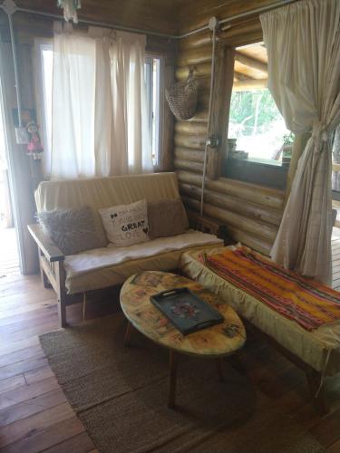 a living room with a couch and a table at Cabaña Gaia in Los Cocos