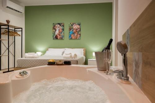 Postel nebo postele na pokoji v ubytování Lemora Luxury home-Vicino al centro storico