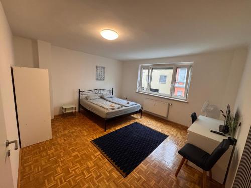 Großräumig und zentral inklusive Parkplatz