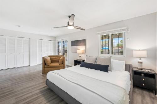 En eller flere senge i et værelse på Kid's Favorite - Splash Pad - Pool - Playground