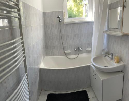 Koupelna v ubytování Lőczi apartman