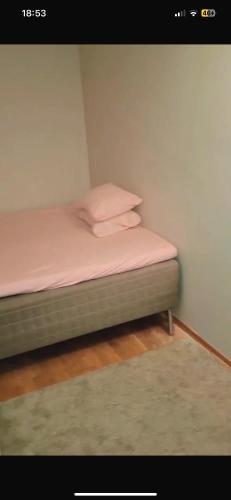 Ένα ή περισσότερα κρεβάτια σε δωμάτιο στο Rotana 2 apartment