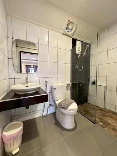 a bathroom with a toilet and a sink and a shower at Klongdao Sunset Villa in Ko Lanta