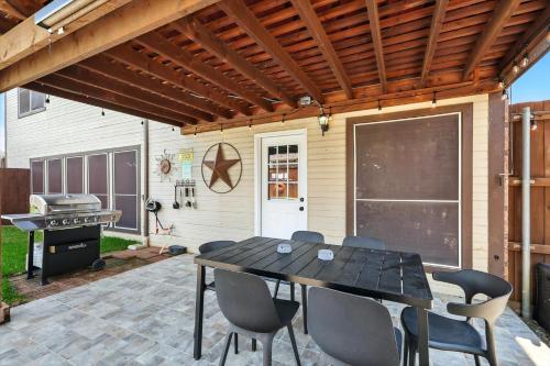 Fotografie z fotogalerie ubytování 5BD 3BA Pool Oasis Come Rest Relax & Recharge v destinaci Burleson