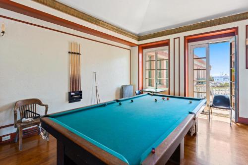 Τραπέζι μπιλιάρδου στο Ocean View Studio Near Convention Center and Beach
