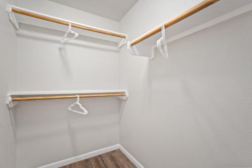Φωτογραφία από το άλμπουμ του 12D- In-unit Washer & Dryer - Free Parking - Fast Wi-Fi σε Cypress