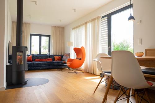 a living room with a couch and a table and chairs at SandDorn 1 und 2 in Pruchten