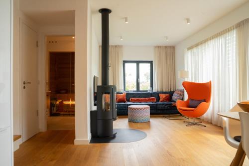 a living room with a fireplace and a couch at SandDorn 1 und 2 in Pruchten