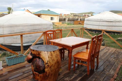 Un balcón o terraza en Orkhon Ger Motel