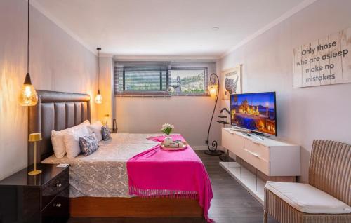 a bedroom with a bed with a pink table at Luxury 3 Beds Villa Inside Resort in Estepona