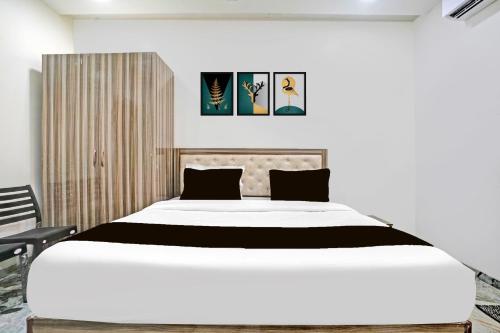 a bedroom with a large bed in a room at Hotel O Yash Residency in Mumbai