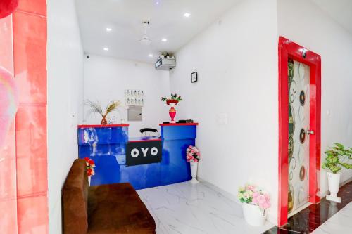an office with a blue and white wall at Hotel O Online in Jāmul