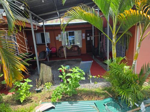 a house with a palm tree and a patio at Alojamientos N&S in Fortuna