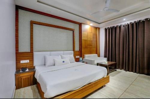 a bedroom with a large white bed in a room at Pushap villa katra in Katra