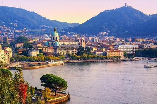 Gallery image of Charming deluxe king studio with balcony in Como