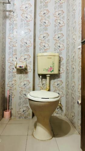 a bathroom with a toilet in a room at Hotel New Royal Palace Dhanmondi in Dhaka