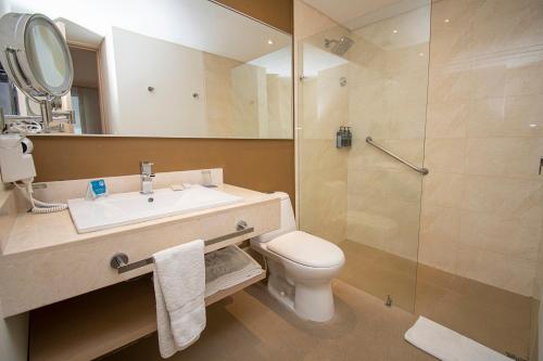 a bathroom with a sink and a toilet and a shower at Cosmos Pacifico Hotel in Buenaventura