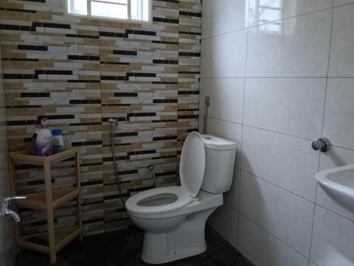 Koupelna v ubytování Homestay Omah D'Desa with pool