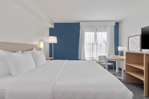 a hotel room with a large bed and a window at Spark by Hilton Orlando near SeaWorld in Orlando