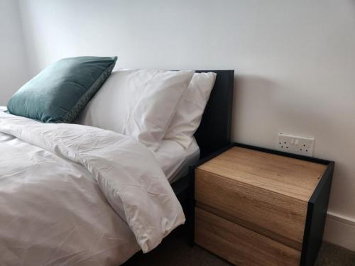 Stunning 3Bed with Balcony and Free Parking photo 15