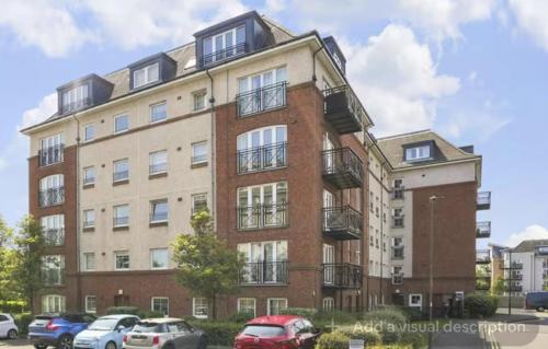 Stunning 3Bed with Balcony and Free Parking photo 6